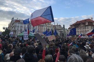 Čas vyrazit do ulic! Milion chvilek plánuje demonstraci, trpělivost je pryč - Médium.cz